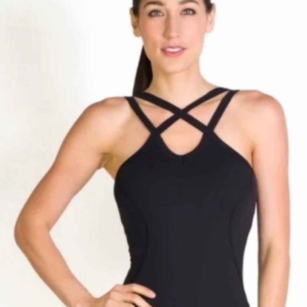 Kira Grace black Yoga/athletic top with built-in bra  size small